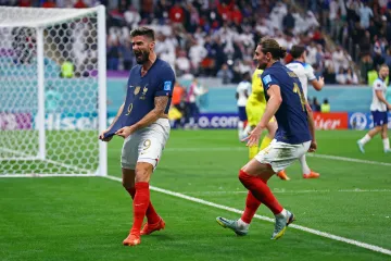 Francouz Olivier Giroud se raduje z vítězného gólu