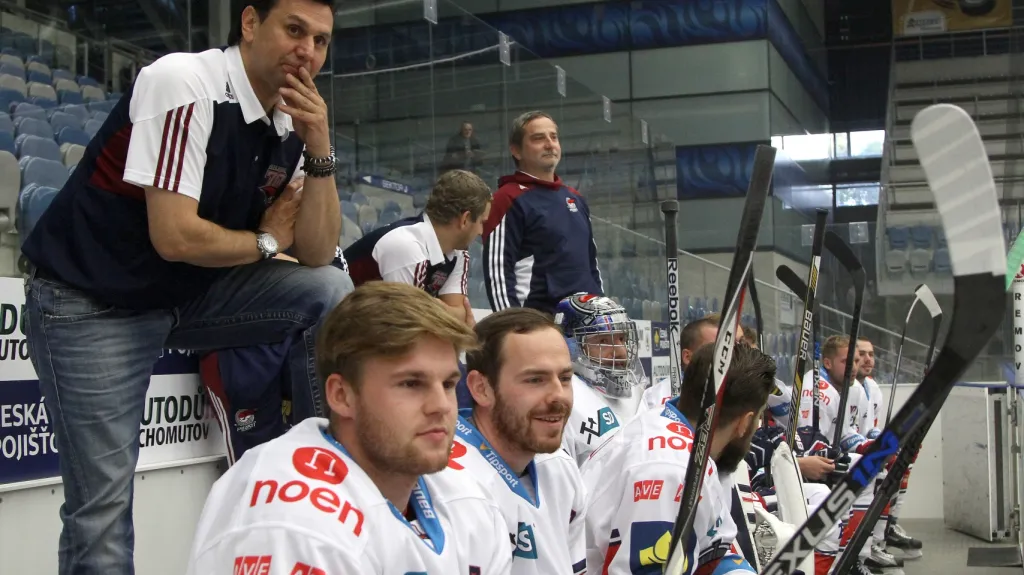 Vladimír Růžička na střídačce Chomutova