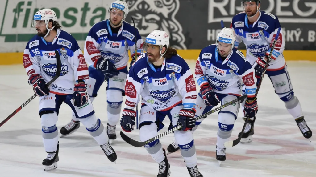 Peter Mueller (uprostřed) se spoluhráči z Komety Brno