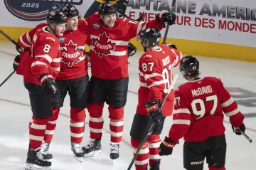 Hvězdná sestava Kanady v čele s Calem Makarem, Nathanem MacKinnonem a Samem Reinhartem