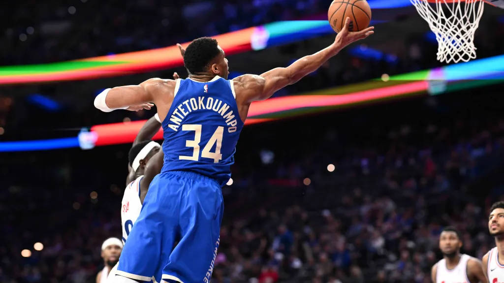 Giannis Antetokounmpo řádil v zápase s Philadelphií