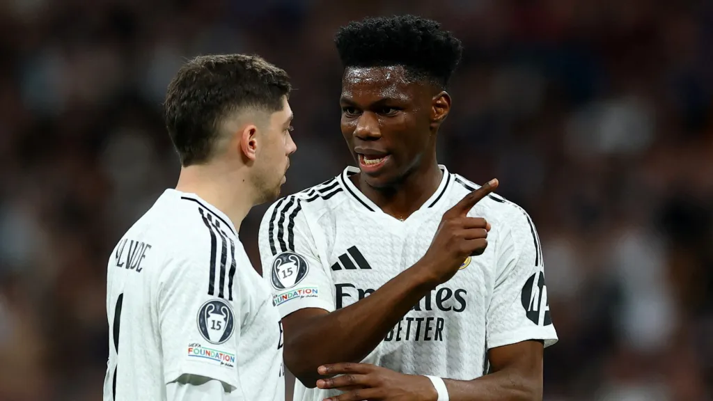 Federico Valverde a Aurélien Tchouaméni