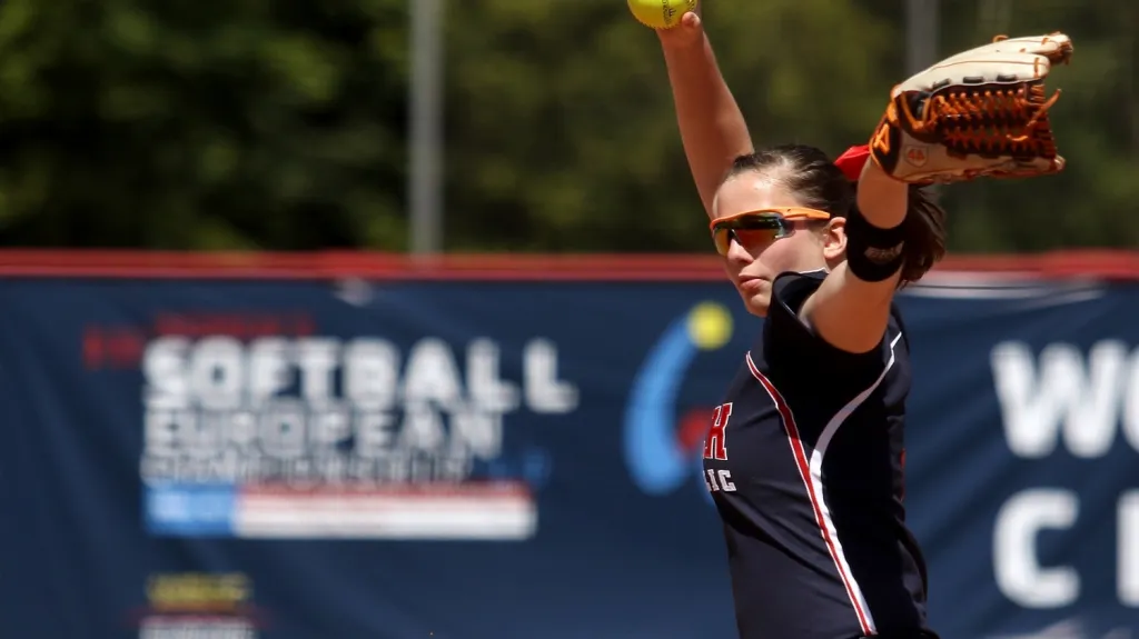 Česká nadhazovačka Adéla Linková