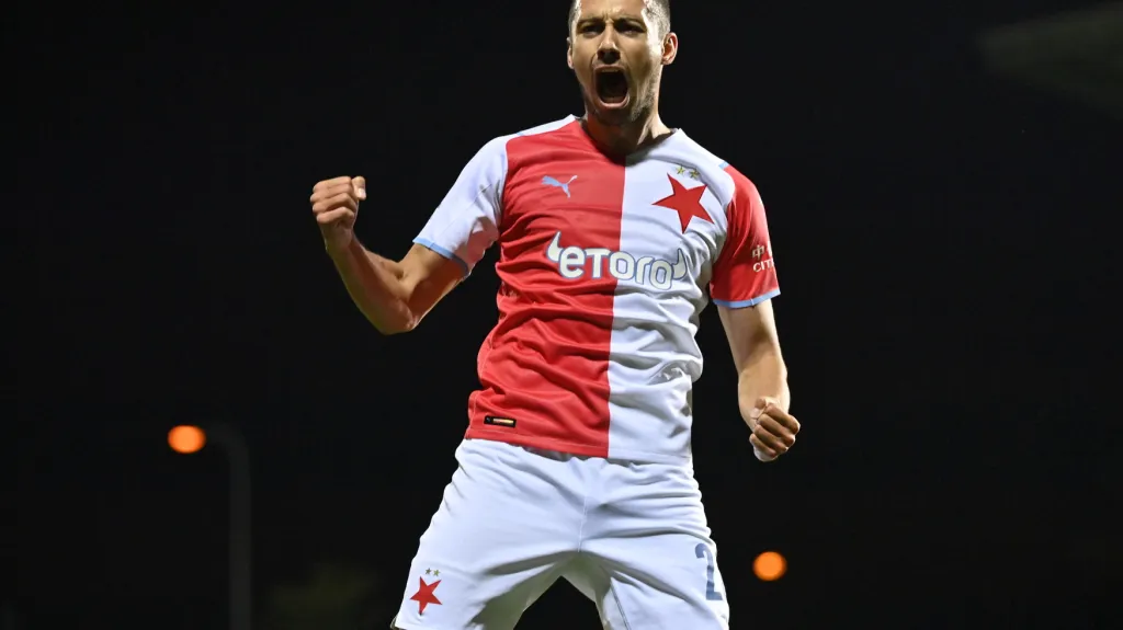 Ivan Schranz ze Slavie oslavuje gól 