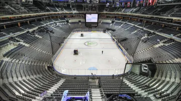 Studio a zázemí ČT v O2 areně před MS v hokeji