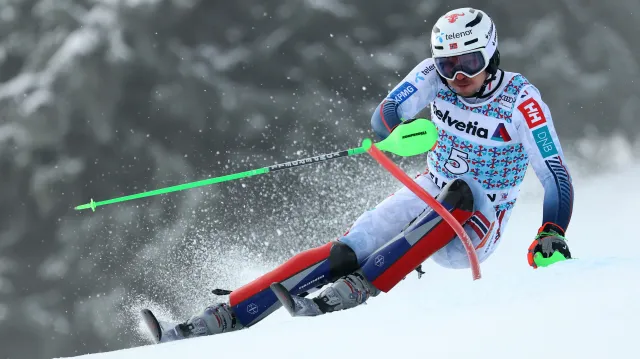 Jízda Henrika Kristoffersena v prvním kole slalomu v Adelbodenu