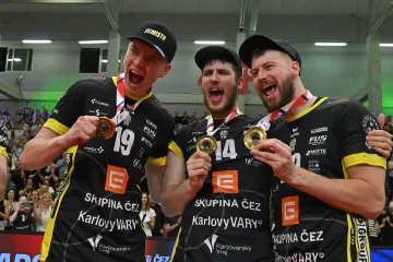 Radující se volejbalisté Karlovarska
