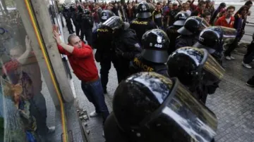 Policie hlídá fotbalové fanoušky