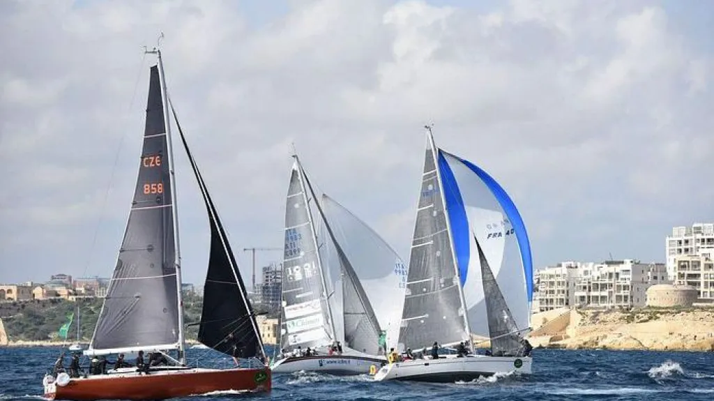 Hebe V (v popředí)