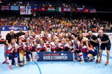 České hokejbalistky slaví titul na domácím MS