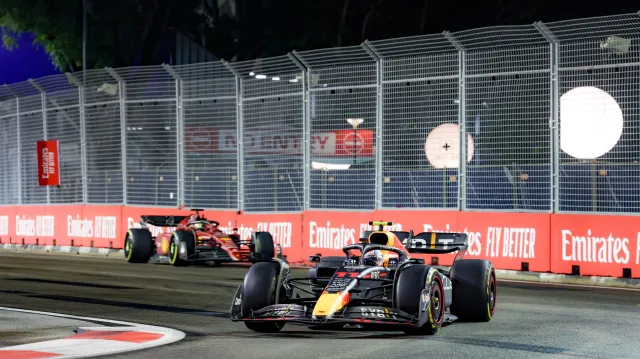 Pérez zvládl obtížné podmínky v Singapuru a počtvrté v kariéře zvítězil