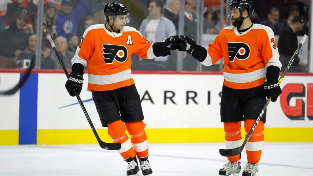 Radko Gudas (vpravo) a Valtteri Filppula