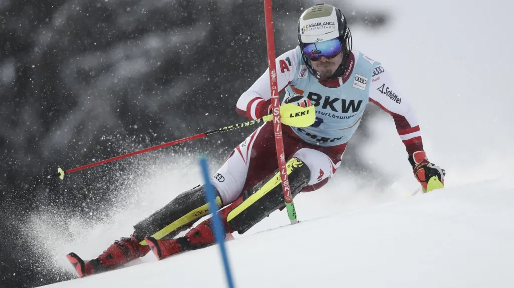 Manuel Feller z Rakouska během slalomu SP ve Flachau
