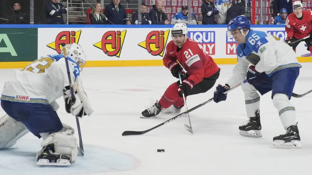 Švýcar Kevin Fiala v utkání proti Kazachstánu