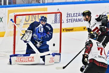 Brankář Komety Brno Aleš Stezka v utkání proti Spartě