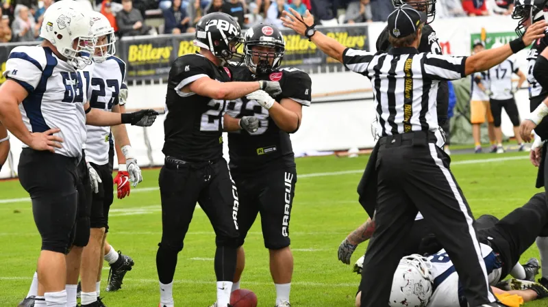 Radost Black Panthers (uprostřed) po touchdownu