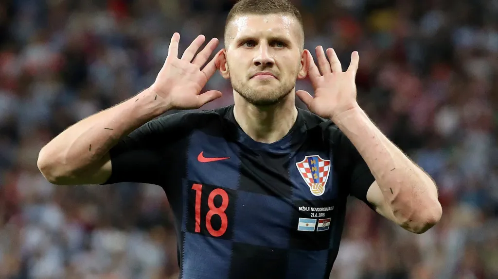 Ante Rebič z Chorvatska se raduje z gólu proti Argentině
