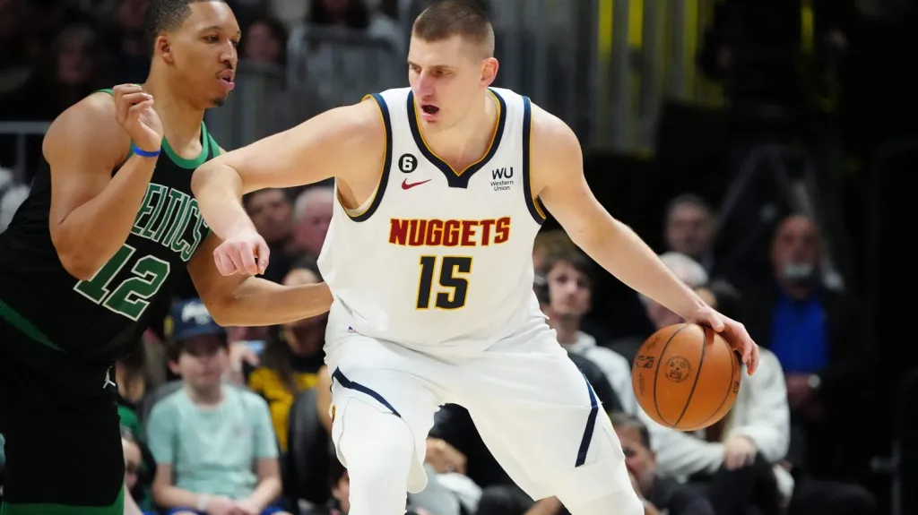 Nikola Jokič v utkání s Bostonem