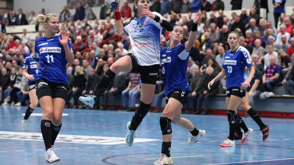 Iveta Korešová ještě v dresu Thüringeru střílí na branku