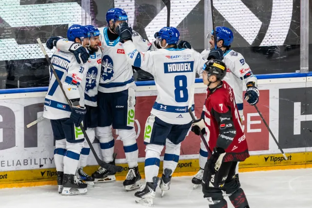 Kladno zaskočilo Spartu v prodloužení, předkolo rozehrály vítězně také Karlovy Vary, Kometa i Třinec