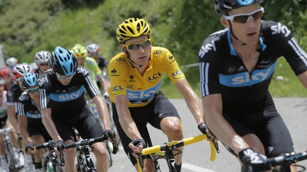 Bradley Wiggins s kolegy z týmu Sky