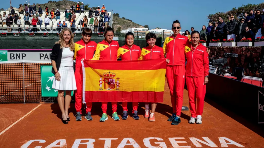 Španělky slaví postup na domácí půdě do finálové skupiny