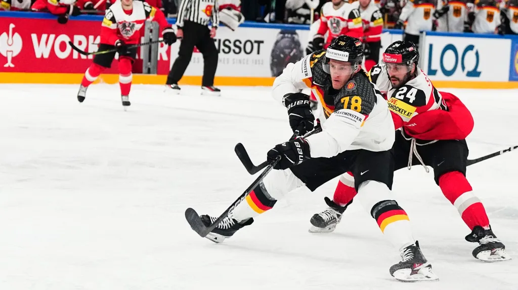 Nico Sturm v utkání s Rakouskem