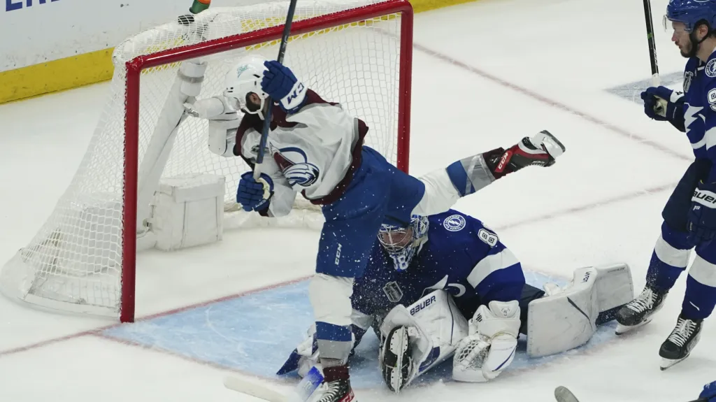 Nazem Kadri rozhoduje 4. zápas finále Stanley Cupu
