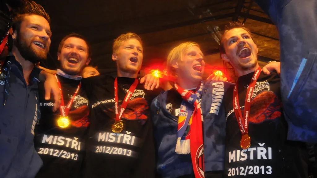 Hráči Viktorie slaví titul v centru Plzně