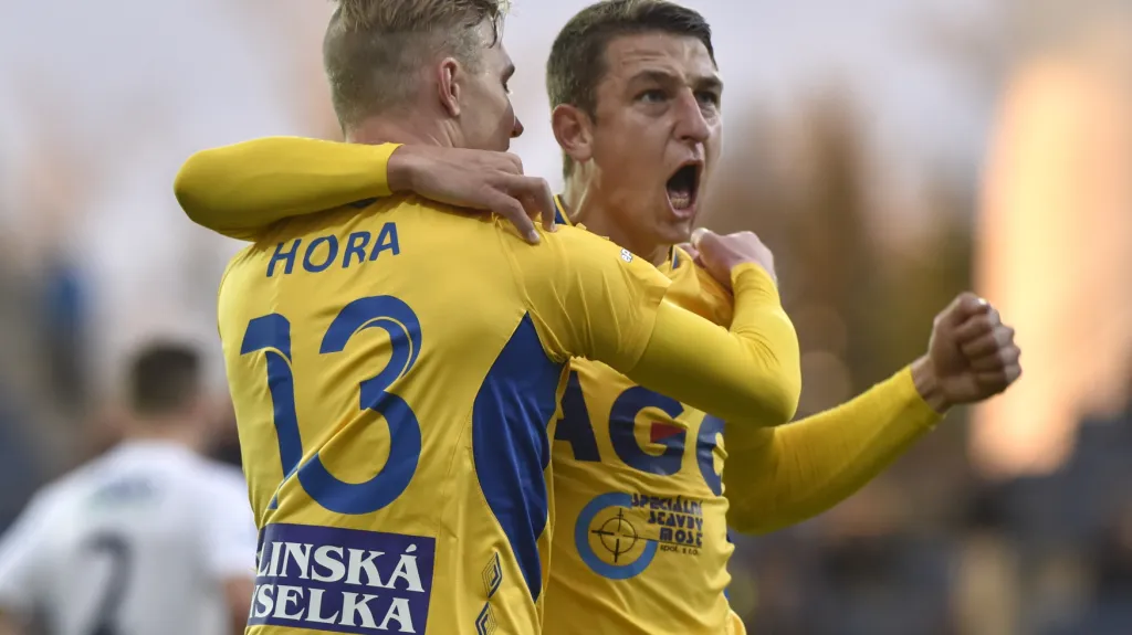 Jan Krob z Teplic se raduje s Jakubem Horou