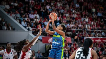 Závěr utkání Casademont Zaragoza – ZVVZ USK Praha