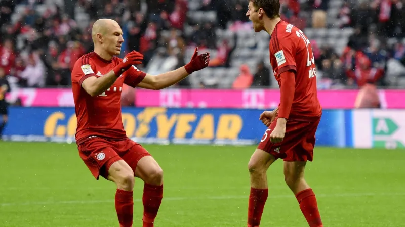 Arjen Robben s Thomasem Müllerem