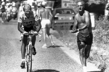 Laurent Fignon útočí v 18. etapě Tour de France 1989