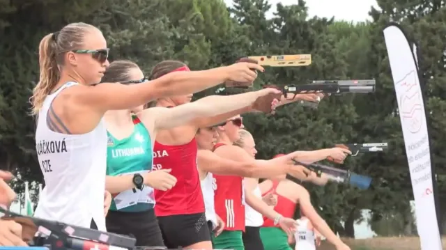 Hlaváčková postoupila do finále ME