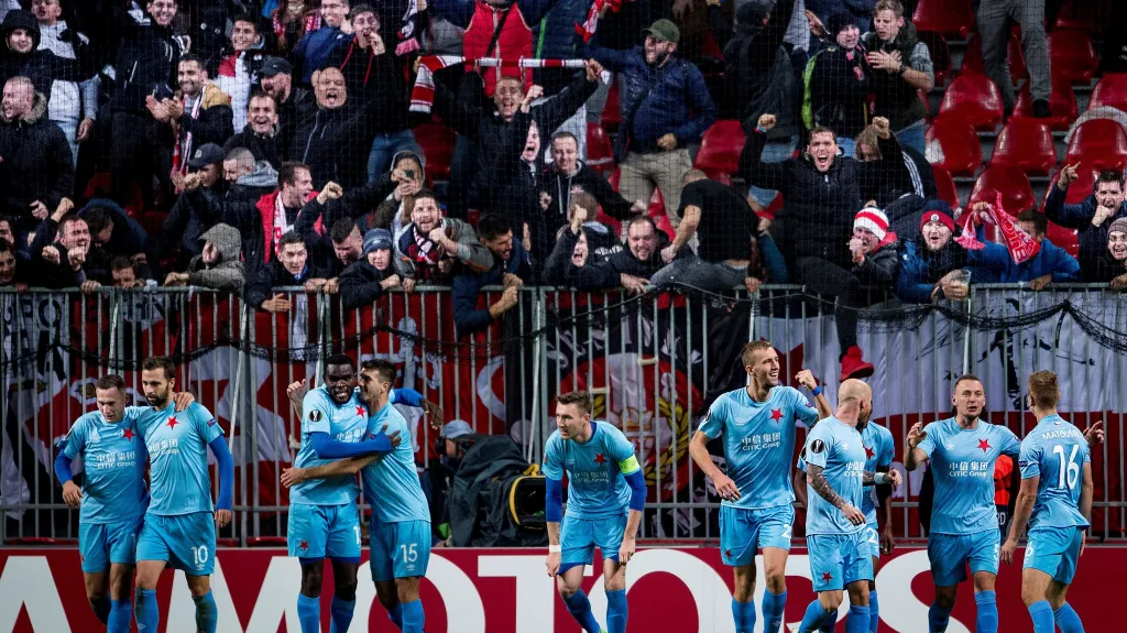 Slavící fotbalisté Slavie