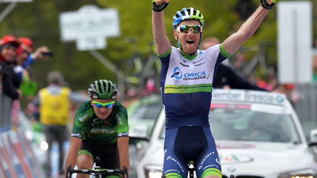 Pieter Weening vítězí před Davidem Malacarnem