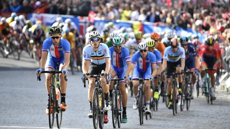 Josef Černý vede peloton na MS v Bergenu