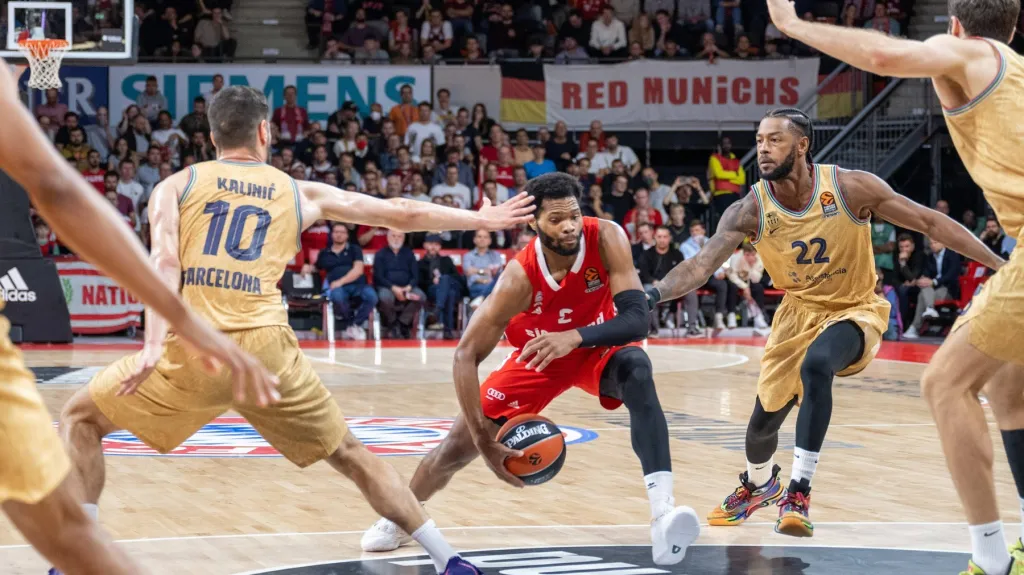 Hráči Barcelony ve žlutém