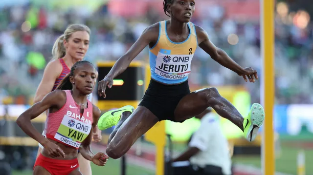 Závěr finále žen na 3000 metrů steeplechase