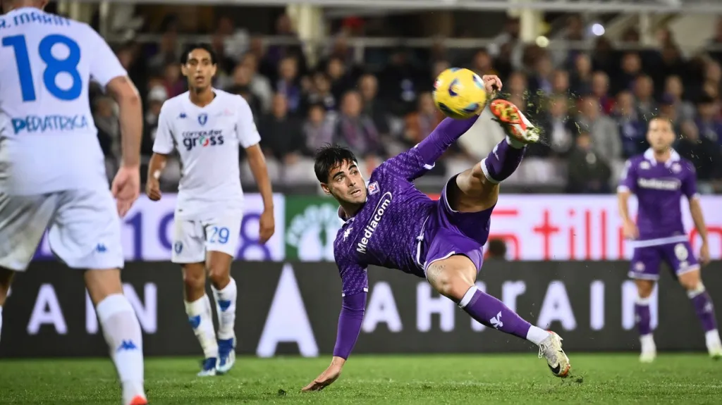 Riccardo Sottil z Fiorentiny v zápase s Empoli