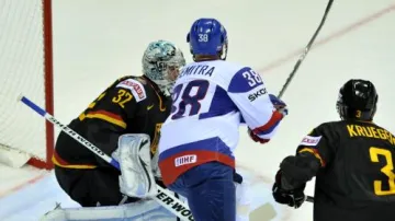 Pavol Demitra v šanci proti Německu