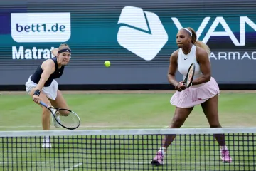 Karolína Muchová a Serena Williamsová ve čtyřhře na turnaji v Berlíně