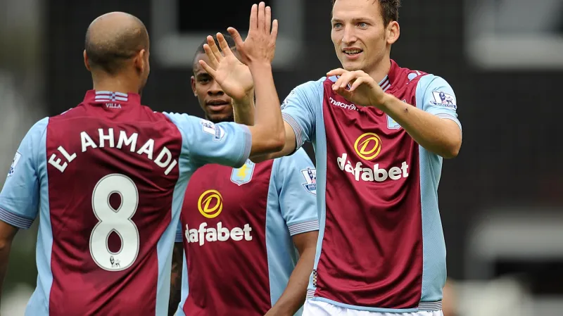 Kozák slaví branku za Aston Villu