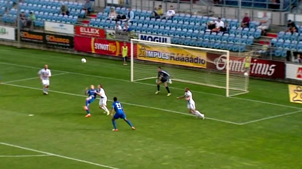 Josef Šural střílí nejkrásnější gól roku 2012