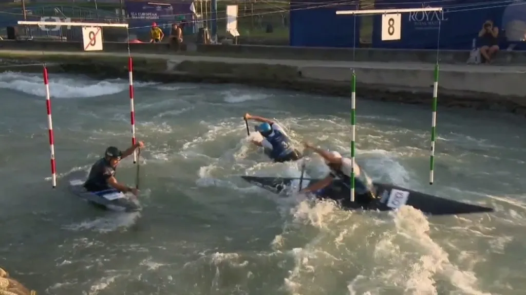 Čeští kanoisté při závodu hlídek