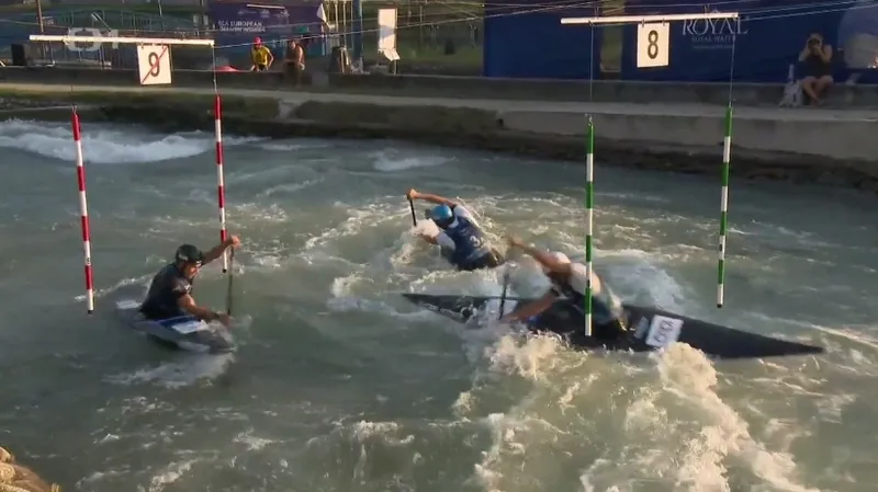 Čeští kanoisté při závodu hlídek