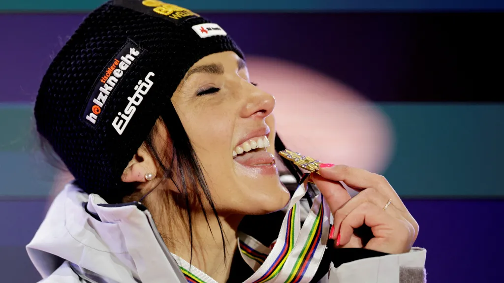 Stephanie Venierová po vítězství v super-G na MS v Saalbachu