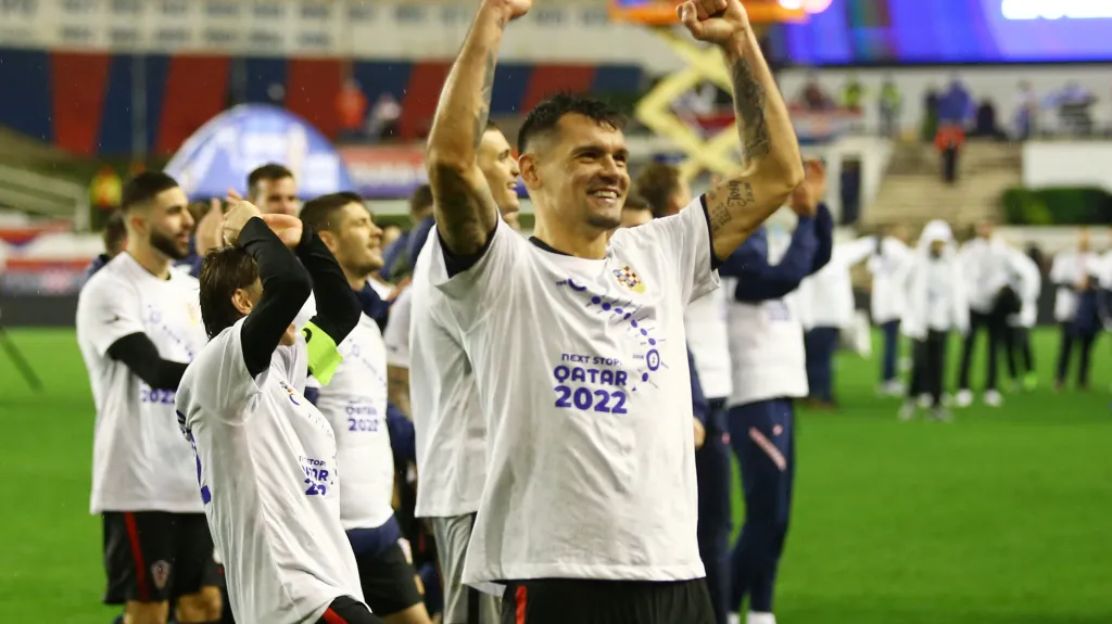 Dejan Lovren se raduje z chorvatského postupu na mistrovství světa