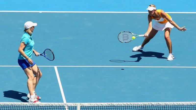 Martina Navrátilová (vlevo) na turnaji legend v Melbourne