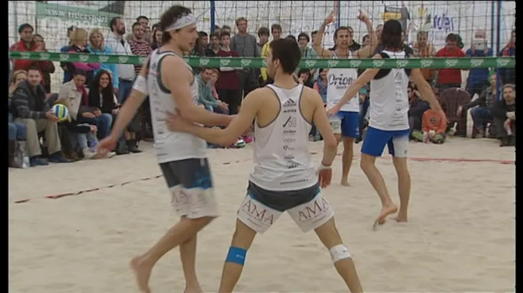 Halovými mistry v beachvolejbalu se stali Robert Kufa s Dumkem
